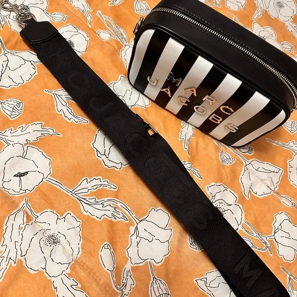 Marc Jacobs Black and White Striped Men's Bag - Picture 4 of 4